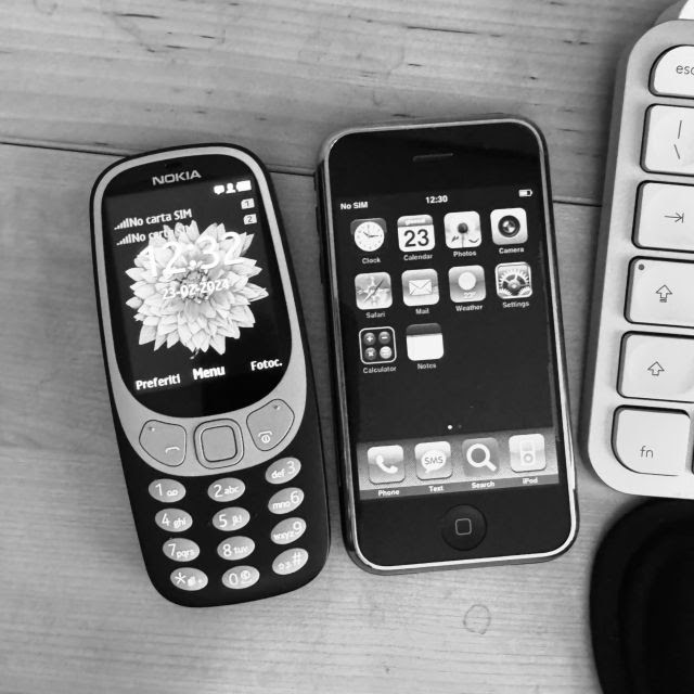 Nokia 3310 vs iPhone 2G