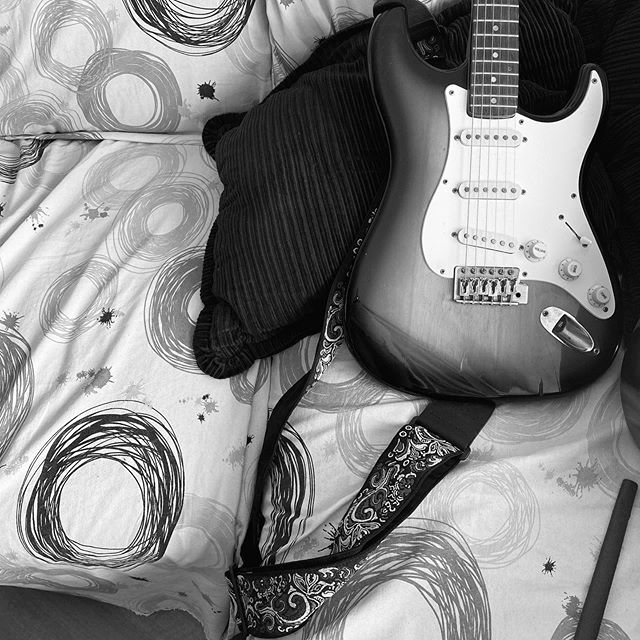 Chiusi in casa, ognuno intento a coltivare le proprie passioni e le proprie ossessioni ~ Foto © Antonio Dini