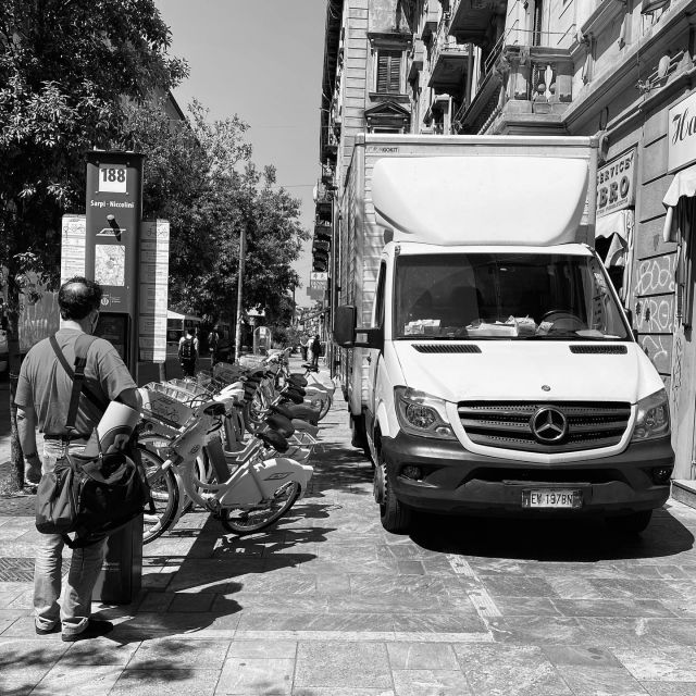 L'inciviltà nel parcheggio ~ Foto © Antonio Dini